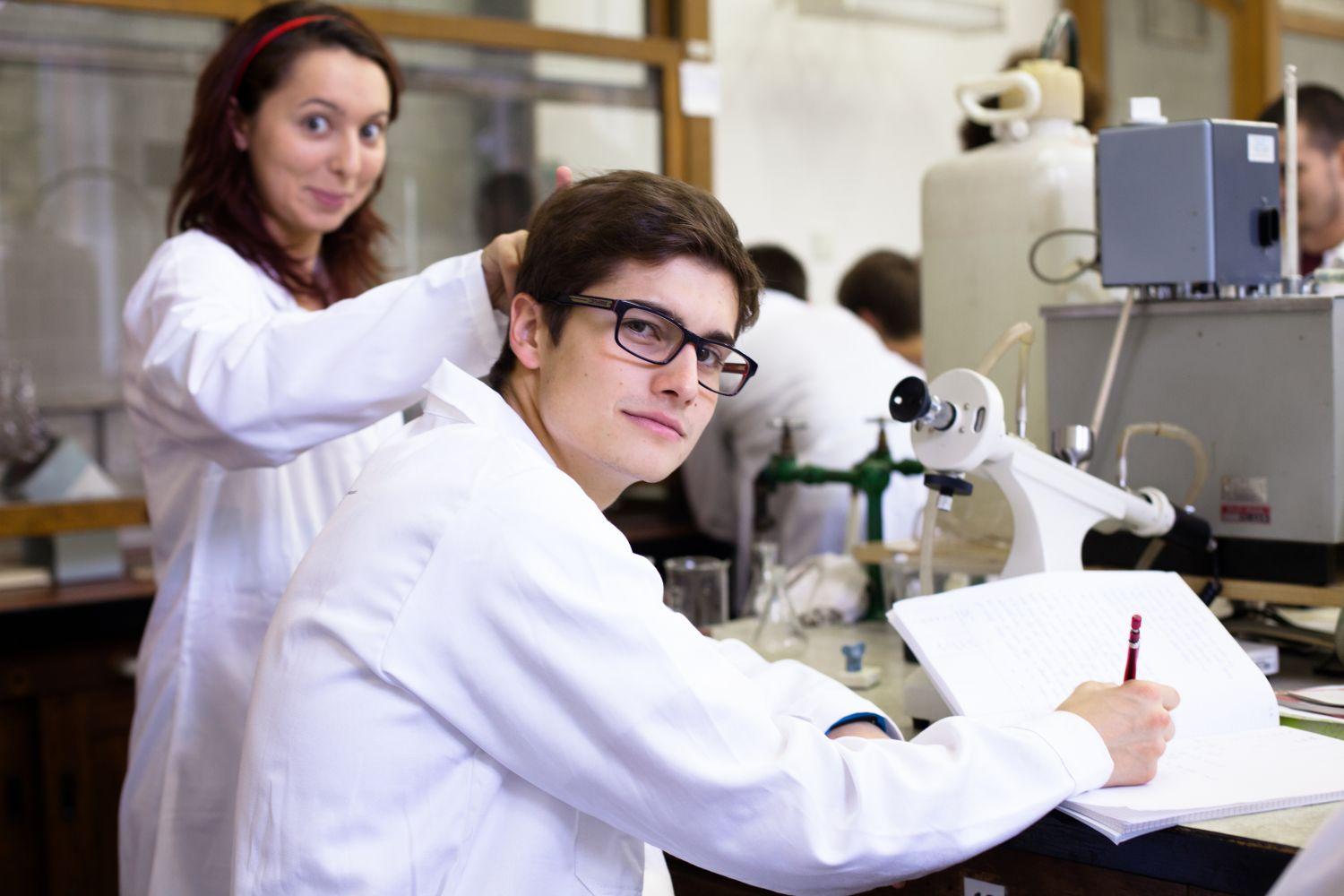UCT Prague_Students in Labs 8